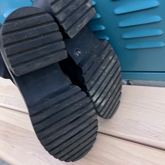 Steve Madden Black Slip-On Chelsea Platform Boots - Picture 8 of 13